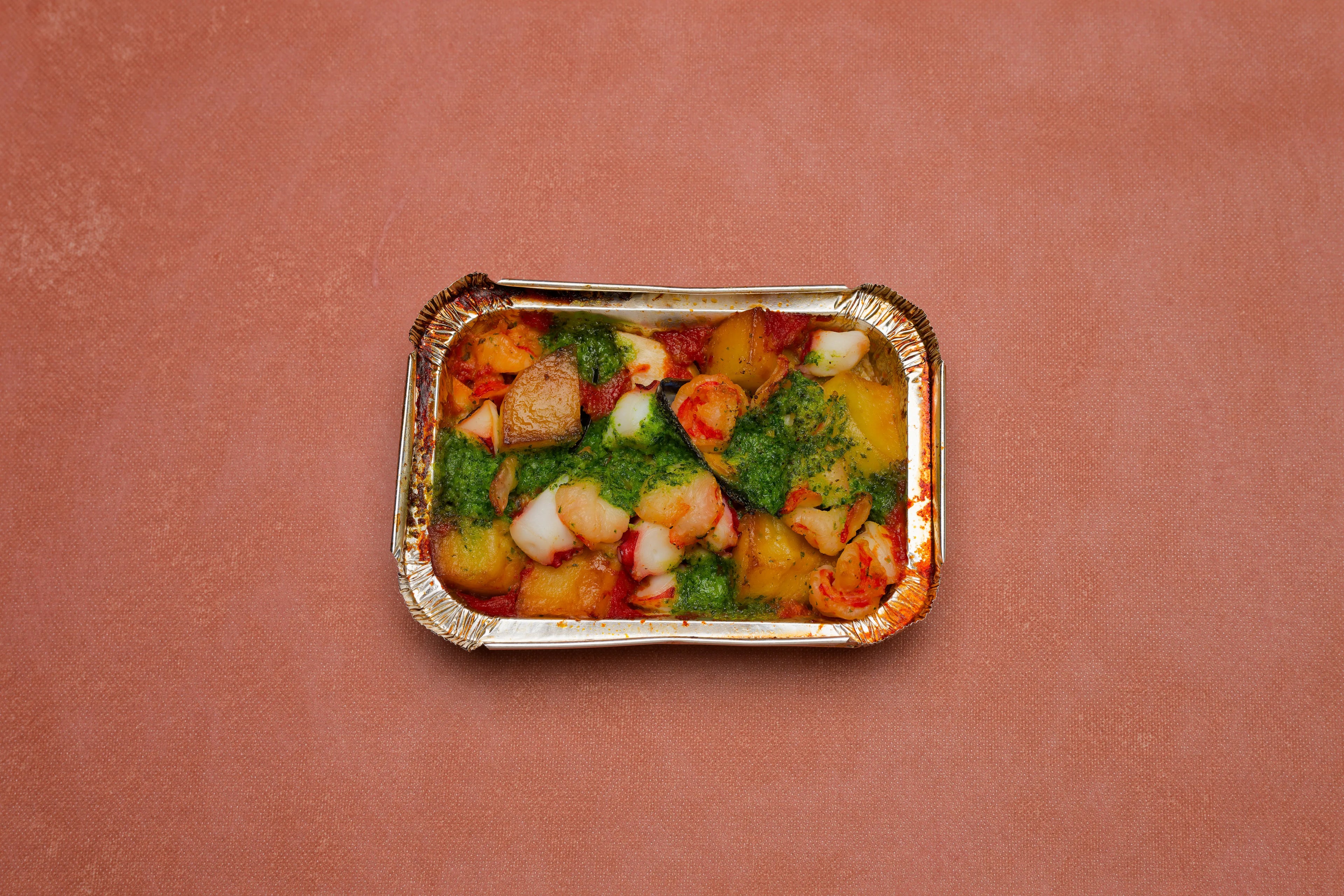 小海老とタコムール貝の香草ガーリックバター焼き